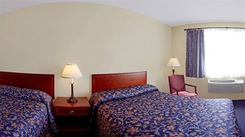 Econo Lodge Laval Luaran gambar