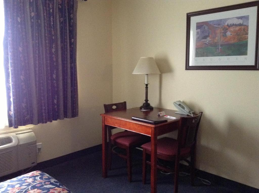 Econo Lodge Laval Bilik gambar