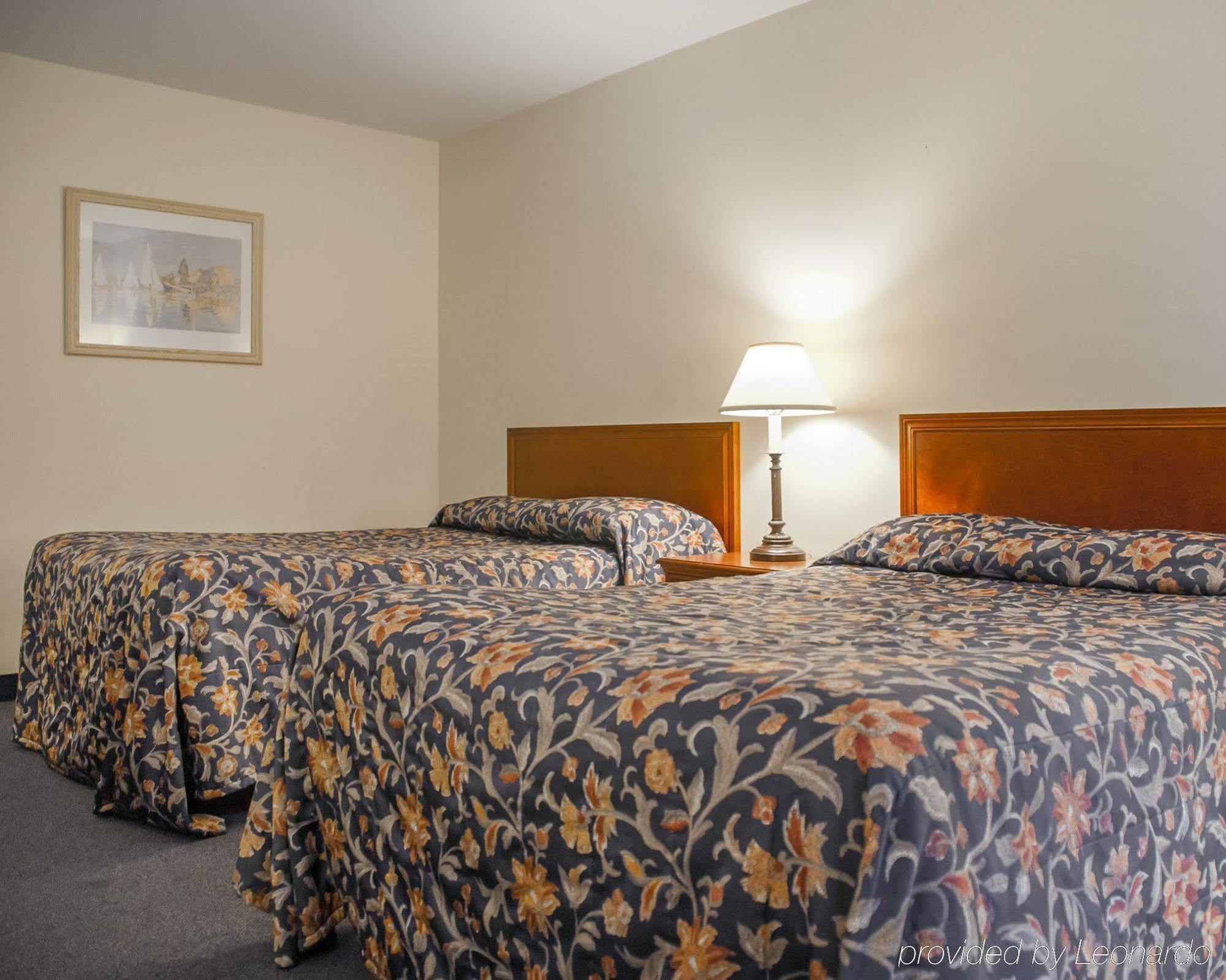 Econo Lodge Laval Luaran gambar